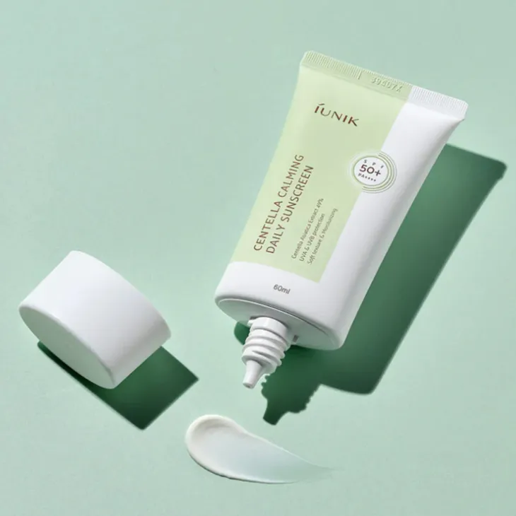 iUNIK Centella Calming Daily Sunscreen delikatny krem z filtrem SPF50+ PA+++ z wąkrotą azjatycką 50 ml