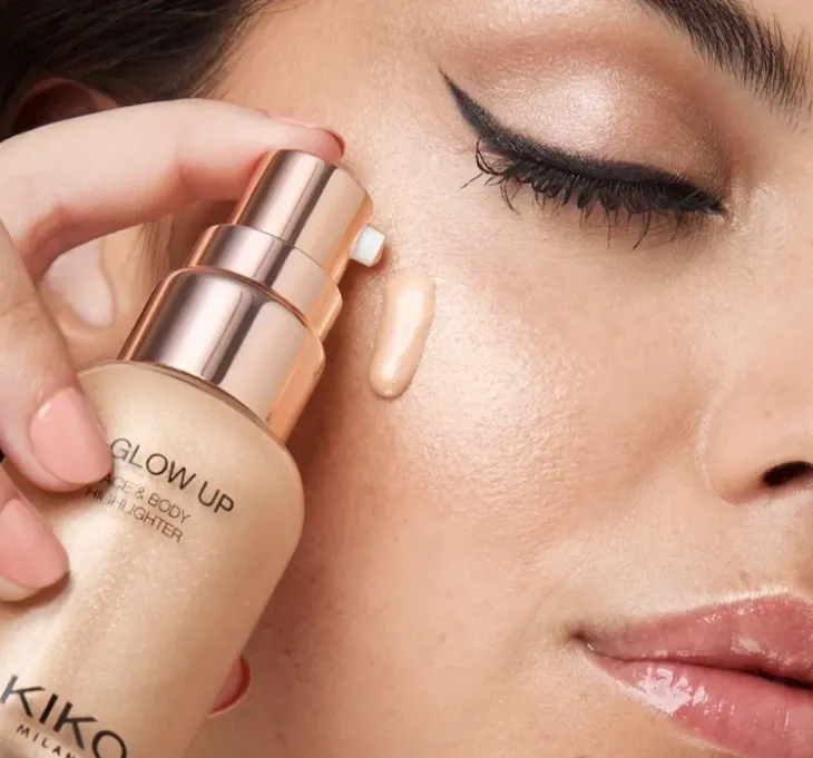 KIKO Milano Glow Up metaliczny rozświetlacz w płynie 01 Champagne 30 ml