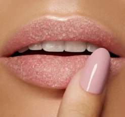 KIKO Milano KIKO Milano Kissable Smoothing Lip Scrub delikatny peeling do ust w sztyfcie 4,2g