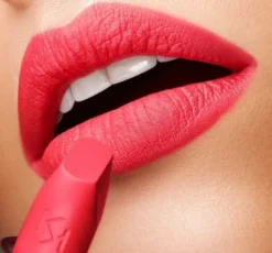 KIKO Milano Velvet Passion matowa pomadka w sztyfcie 330 Coral 3,5g
