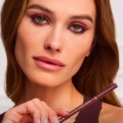 L'Oréal Paris Haute Couleur Kohl kremowa kredka do oczu 150 Burgundy Cashmere / Bordeaux Cashmere 1,2 g