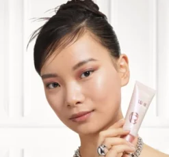L'Oréal Paris Lumi Glotion rozświetlacz w płynie 901 Fair Glow 40 ml