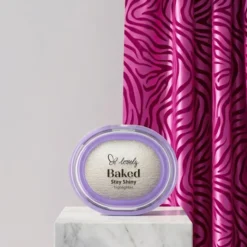 Lovely Baked Stay Shiny wypiekany rozświetlacz do twarzy 1 4 g