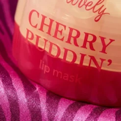 Lovely Cherry Puddin' aromatyczna maska do ust 4,3 g
