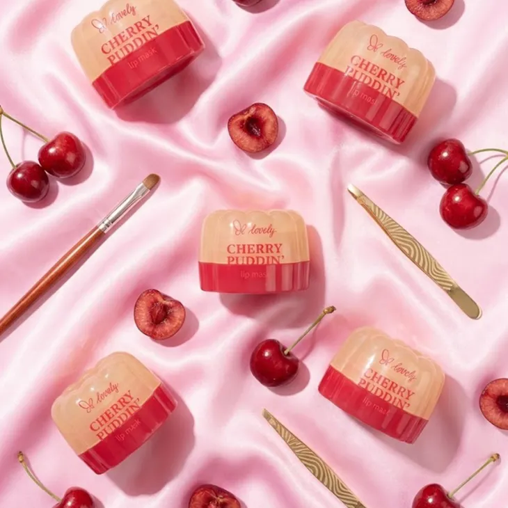 Lovely Cherry Puddin' aromatyczna maska do ust 4,3 g