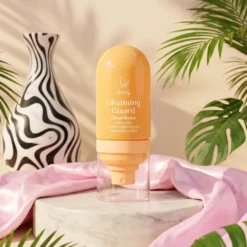 Lovely Cleaming Guard Citrus Notes rozświetlająca mgiełka utrwalająca makijaż 60 ml