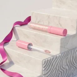 Lovely Fizzy Filler błyszczyk powiększający usta z brokatem 4 4 g