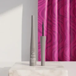 Lovely Matte matowy eyeliner w płynie z precyzyjnym pędzelkiem Cloudy 4 g