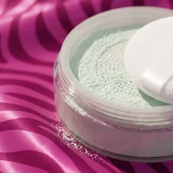Lovely Mint transparentny miętowy puder sypki do twarzy 6 g