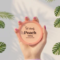 Lovely Peach półtransparentny puder prasowany do twarzy 7,5 g