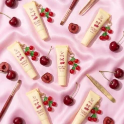 Lovely Pocket Treat aromatyczny balsam do ust z dodatkiem oleju jojoba i witaminą E breloczek 11 g