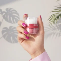 Lovely Rosy Ribbon Blusher sypki róż rozświetlający do twarzy z wbudowanym puszkiem 2 g