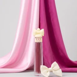 Lovely Sweet'n Juicy Tinted Gloss błyszczyk do ust o właściwościach tintu 02 2,7 g