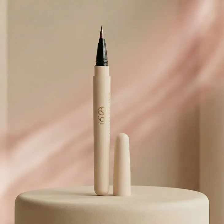 Lovro Shimmer Eyeliner błyszczący eyeliner w pisaku 02 Wine 0,6 g