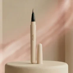 Lovro Shimmer Eyeliner błyszczący eyeliner w pisaku 01 Chocolate 0,6 g