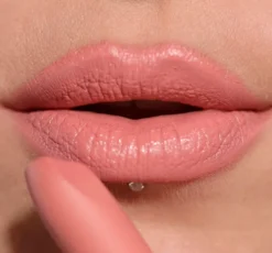 Makeup Revolution Lip Allure Soft Satin pomadka do ust Queen Pink 3,2g
