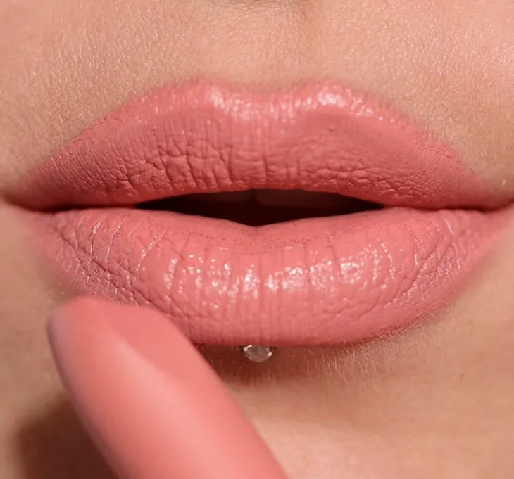 Makeup Revolution Lip Allure Soft Satin pomadka do ust Queen Pink 3,2g