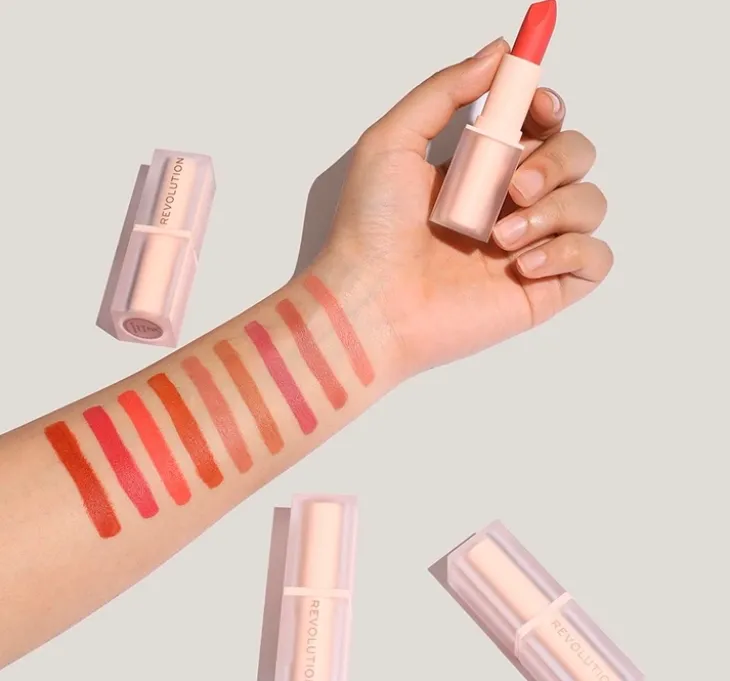 Makeup Revolution Lip Allure Soft Satin pomadka do ust Queen Pink 3,2g