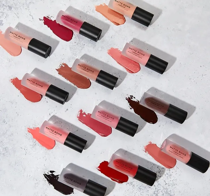 Makeup Revolution Matte Bomb pomadka do ust Nude Charm 4,6ml