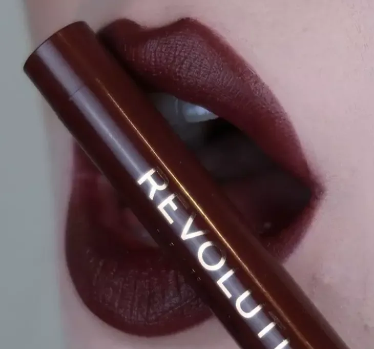 Makeup Revolution Velvet Kiss pomadka w kredce TGIF 1,2g