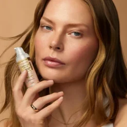Max Factor Miracle Pure Hydratint Essence lekki podkład nawilżający tint do twarzy 3 Light 30 ml