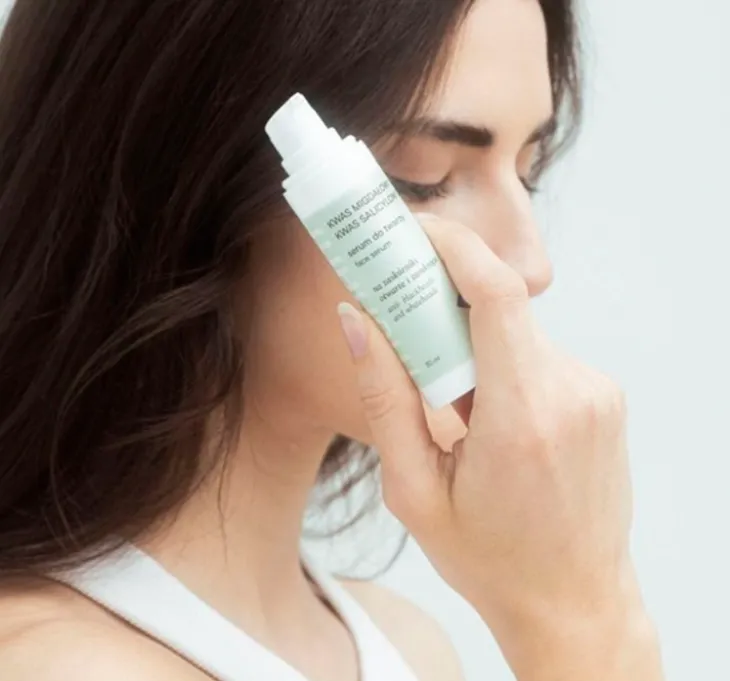 Mohani Derm złuszczające wygładzające serum do twarzy z kwasem migdałowym 10% 30ml