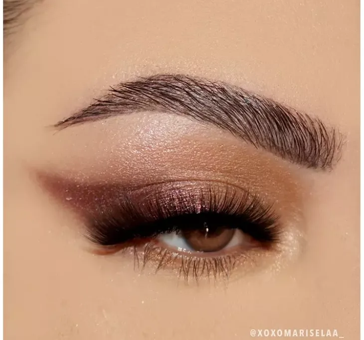 MOIRA AT GLANCE BŁYSZCZĄCY CIEŃ DO POWIEK W KREDCE 03 CARAMEL 1,5G