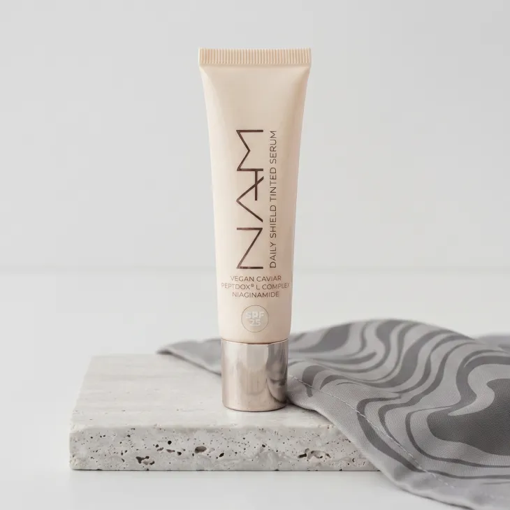 NAM Daily Shield Tinted serum koloryzujące do twarzy SPF25 01 25 g
