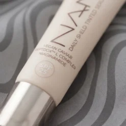 NAM Daily Shield Tinted serum koloryzujące do twarzy SPF25 01 25 g