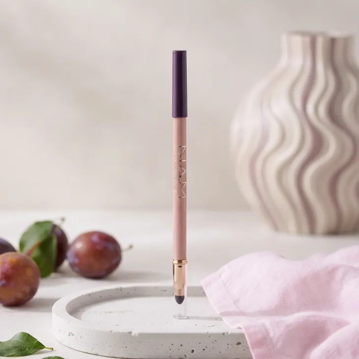 NAM Eye Contour kredka do oczu z gąbką 6 Plum 0,8 g