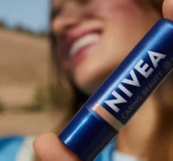 NIVEA Caring Beauty pielęgnująca pomadka do ust i policzków 3w1 Nude 4,8 g