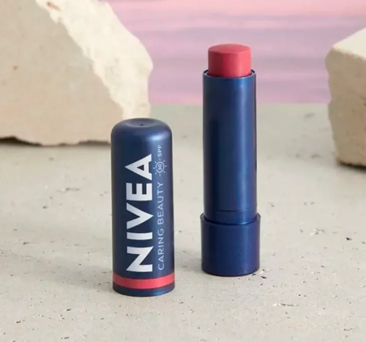 NIVEA Caring Beauty pielęgnująca pomadka do ust i policzków 3w1 Rose 4,8 g