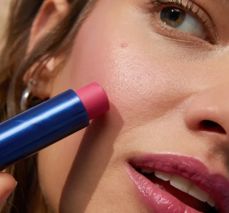 NIVEA Caring Beauty pielęgnująca pomadka do ust i policzków 3w1 Pink 4,8 g