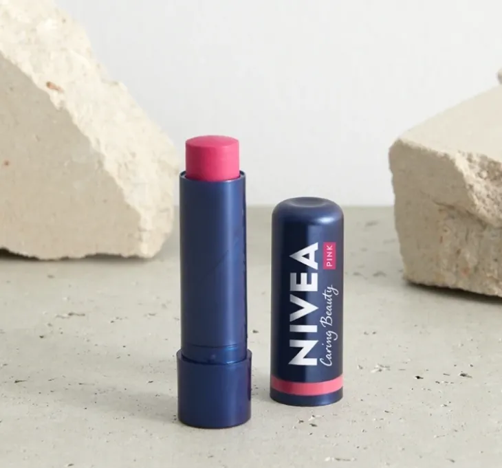 NIVEA Caring Beauty pielęgnująca pomadka do ust i policzków 3w1 Pink 4,8 g