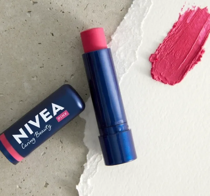 NIVEA Caring Beauty pielęgnująca pomadka do ust i policzków 3w1 Pink 4,8 g