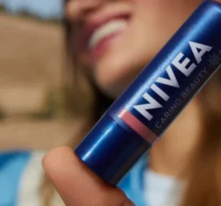 NIVEA Caring Beauty pielęgnująca pomadka do ust i policzków 3w1 Rose 4,8 g