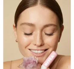 NIVEA Caring Scrub Super Soft pielęgnujący peeling do ust Dzika Róża 4,8 g