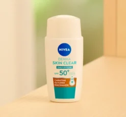 NIVEA Derma Skin Clear lekki fluid przeciwsłoneczny SPF50+ 40 ml