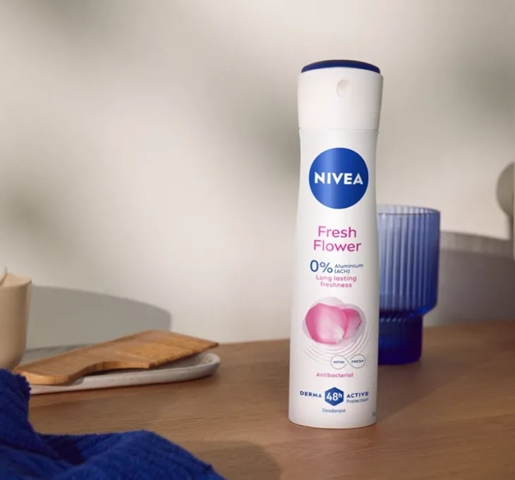 NIVEA Fresh Flower 0% soli aluminium antyperspirant w sprayu dla kobiet 150 ml