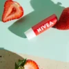 NIVEA Limited Edition pielęgnująca pomadka do ust Strawberry Shine 4,8 g