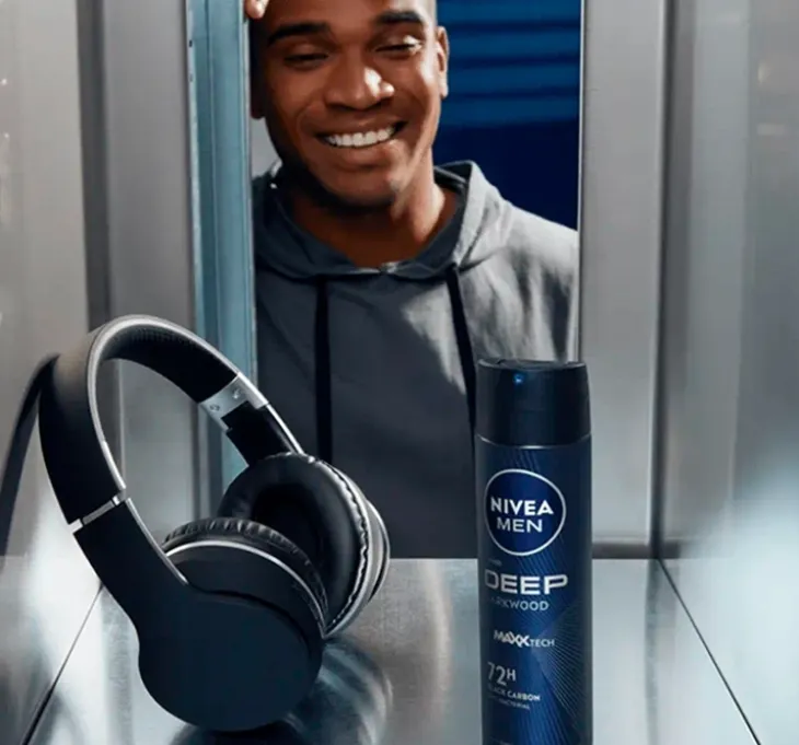 NIVEA MEN Deep DarkWood Maxx Tech 72h Black Carbon antyperspirant w sprayu 150 ml