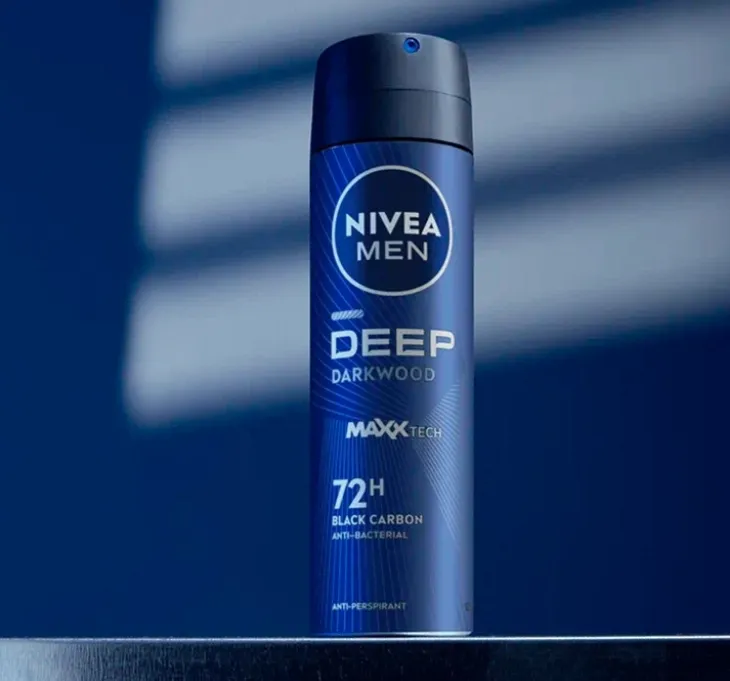 NIVEA MEN Deep DarkWood Maxx Tech 72h Black Carbon antyperspirant w sprayu 150 ml