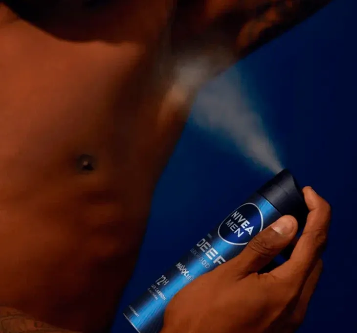 NIVEA MEN Deep DarkWood Maxx Tech 72h Black Carbon antyperspirant w sprayu 150 ml