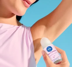 NIVEA Pearl&Beauty antyperspirant roll-on dla kobiet 50 ml