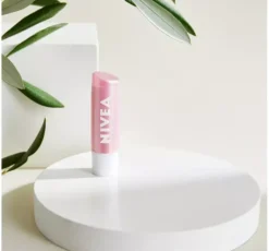NIVEA Pearly Shine pomadka-balsam do ust 4,8 g