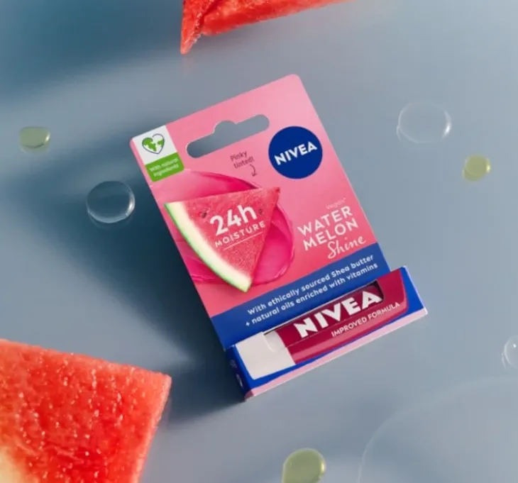 NIVEA pielęgnująca pomadka do ust Watermelon Shine 4,8 g