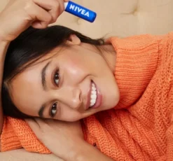 NIVEA pielęgnująca pomadka do ust Original Care 4,8 g