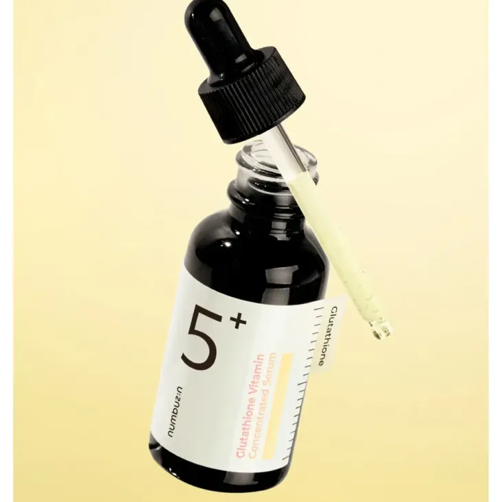 Numbuzin No.5+ Vitamin Concentrated Serum rozjaśniające serum do twarzy 30 ml
