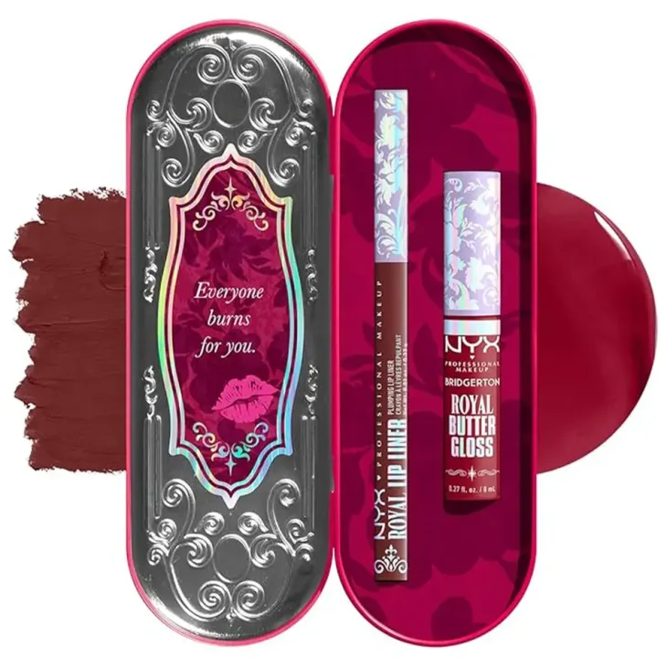 NYX Professional Makeup Bridgerton Royal Treasures Lip Kit 05 zestaw do makijażu ust błyszczyk Royal Butter Gloss Cherry Courtship 8 ml + konturówka Royal Lip Liner Berry of the Ball 0,33 g