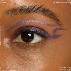 NYX Professional Makeup Epic Inky Stix wodoodporny kremowo-żelowy eyeliner w formie kredki do oczu o metalicznym wykończeniu 10 Violet Volt 0,1 g